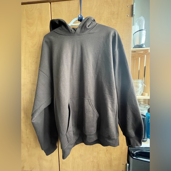 brown gildan hoodie. - Picture 1 of 3